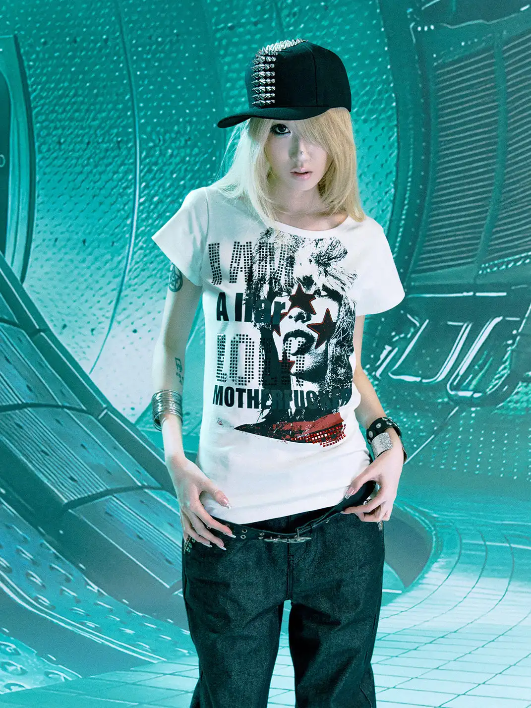 PAIKI | Portrait Rhinestone Regular Shoulder T-Shirt