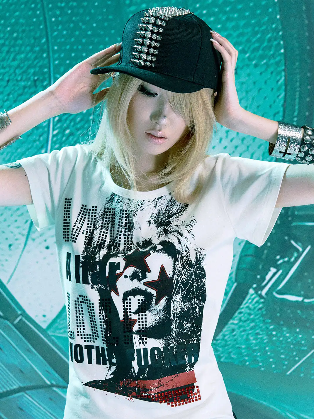 PAIKI | Portrait Rhinestone Regular Shoulder T-Shirt