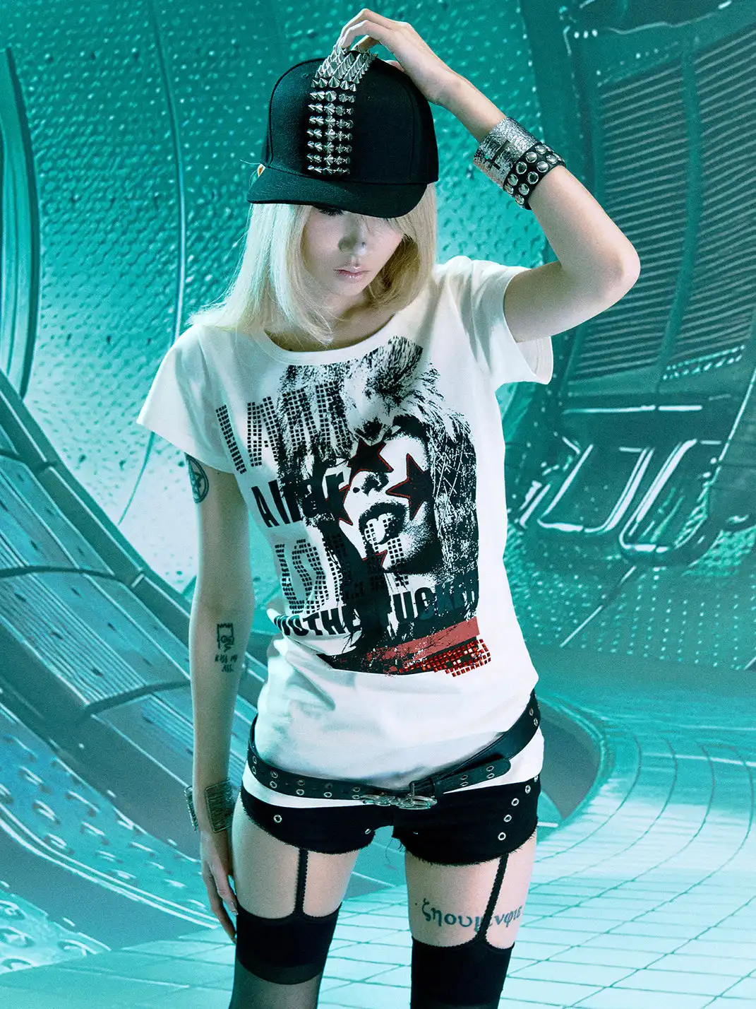 PAIKI | Portrait Rhinestone Regular Shoulder T-Shirt
