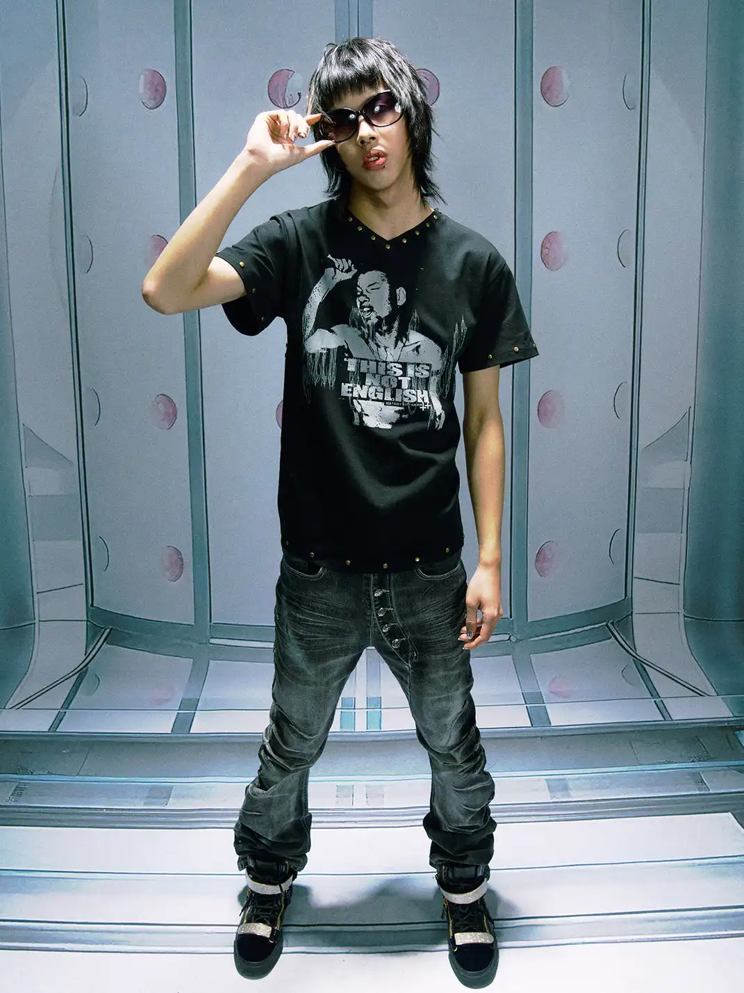 PAIKI | Rock Figure V-Neck Rivet T-shirt