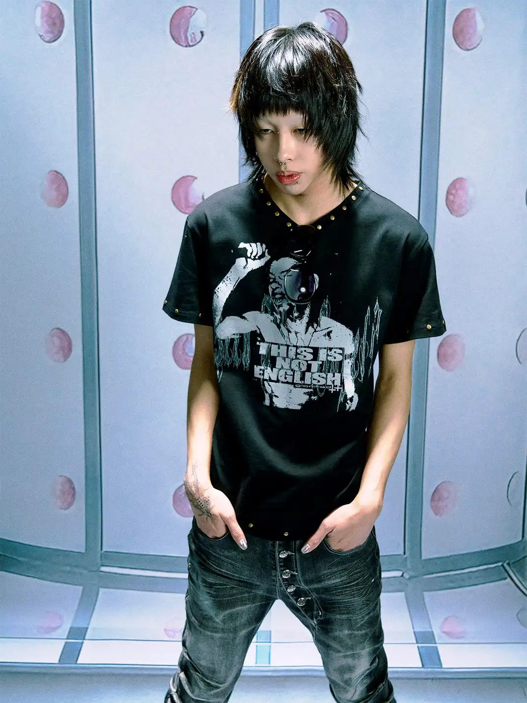 PAIKI | Rock Figure V-Neck Rivet T-shirt