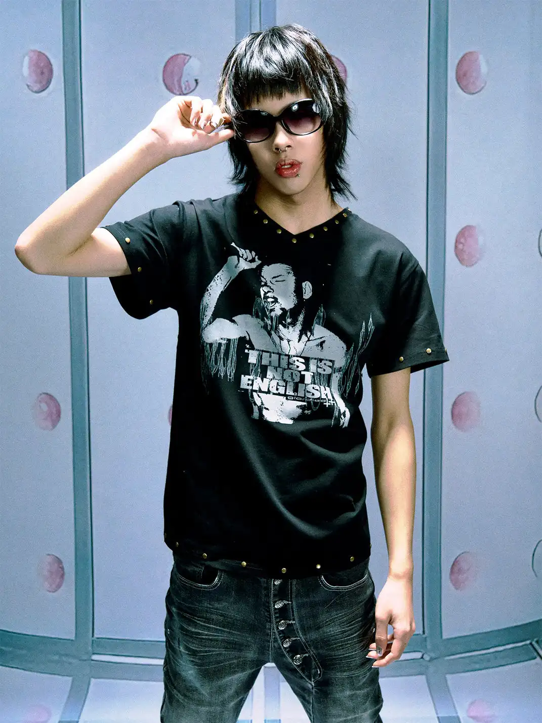 PAIKI | Rock Figure V-Neck Rivet T-shirt
