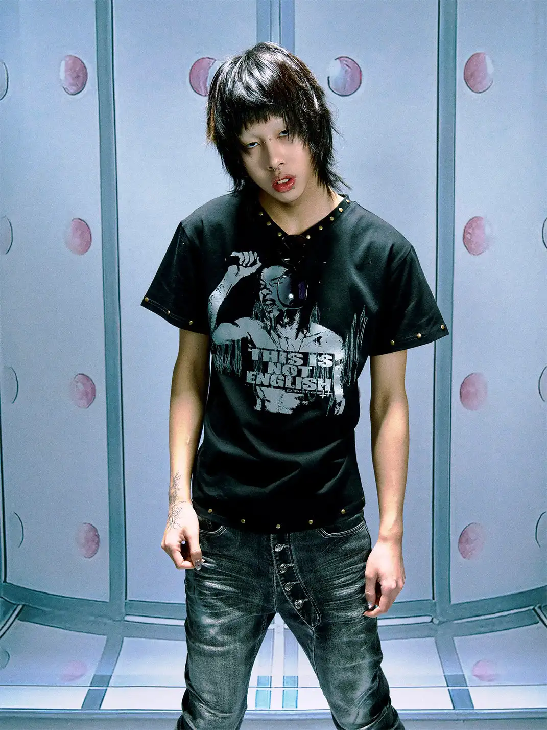 PAIKI | Rock Figure V-Neck Rivet T-shirt