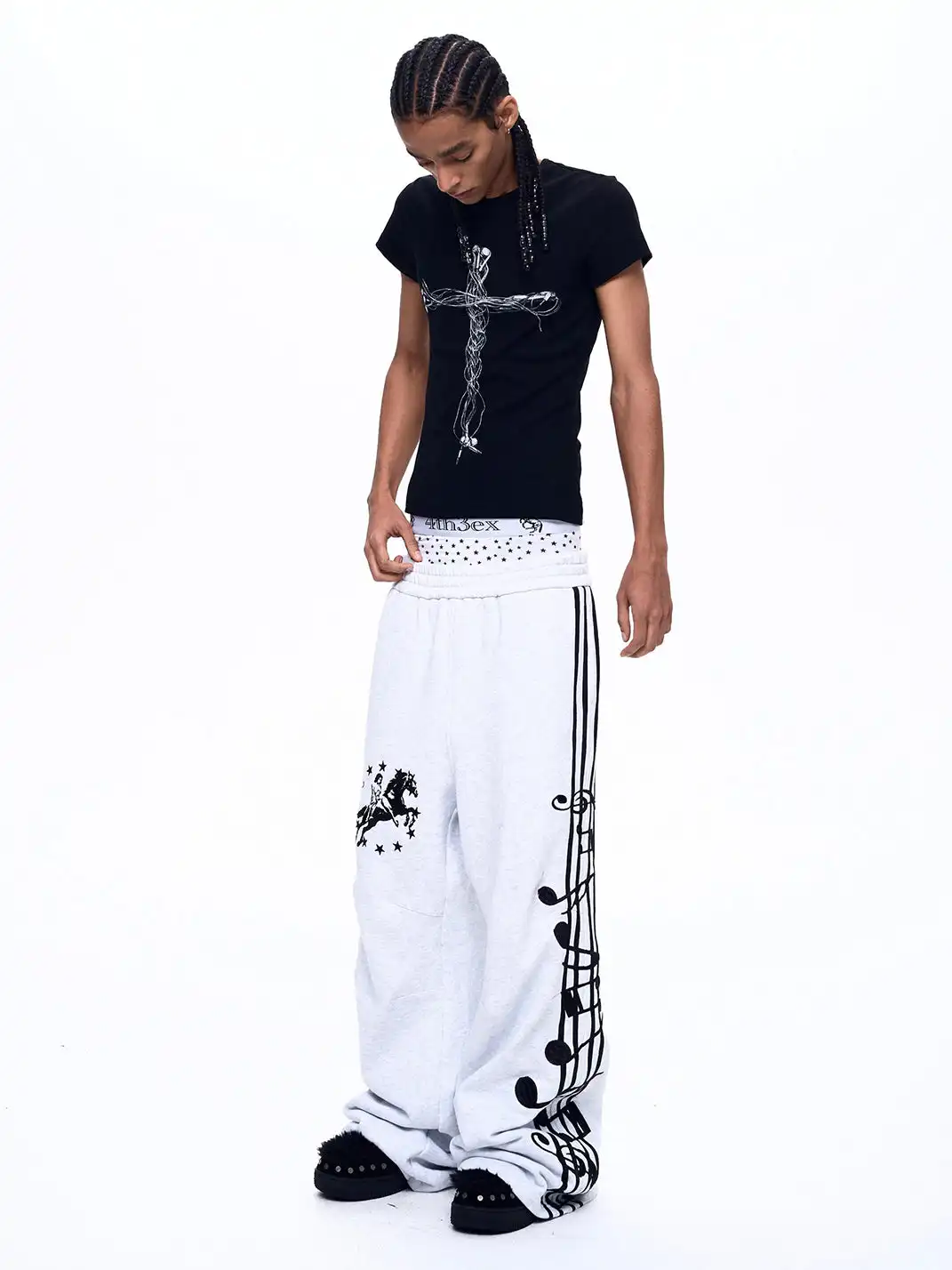 Fourth3ex | Staff Note War Horse Embroidered Sweatpants-White