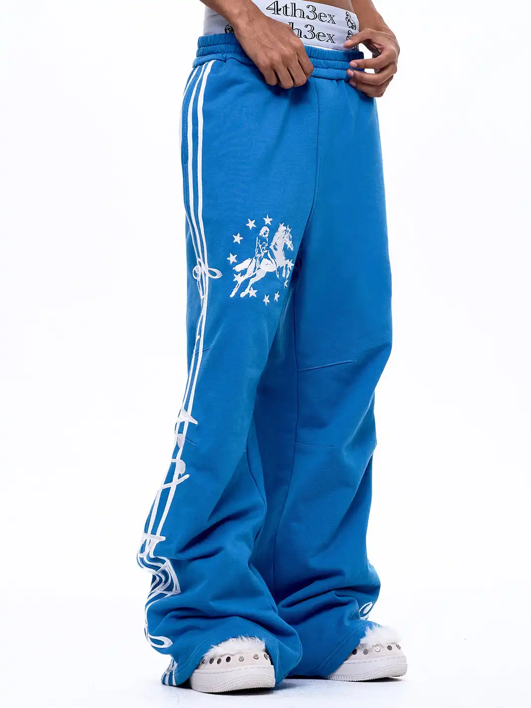Fourth3ex | Staff Note War Horse Embroidered Sweatpants-Blue