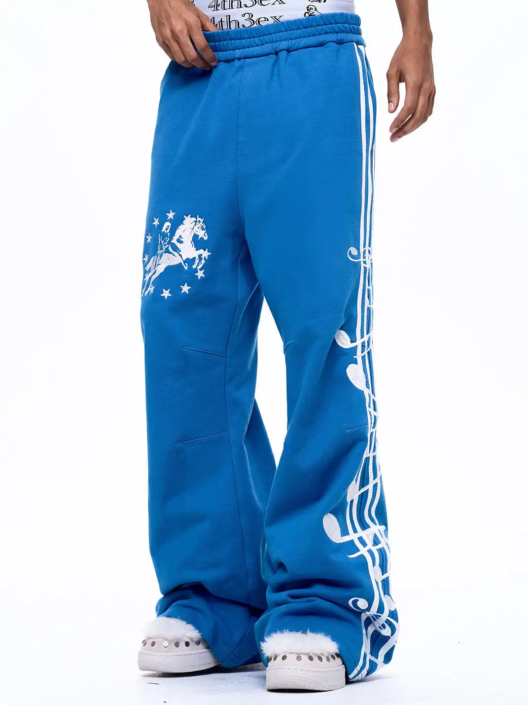 Fourth3ex | Staff Note War Horse Embroidered Sweatpants-Blue