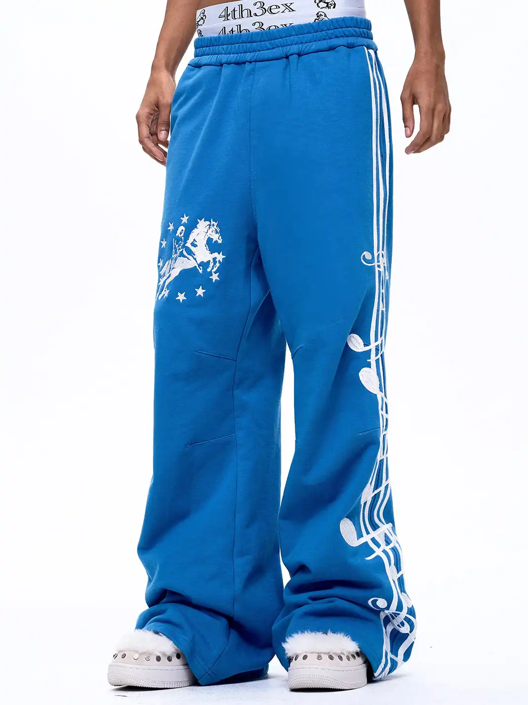 Fourth3ex | Staff Note War Horse Embroidered Sweatpants-Blue