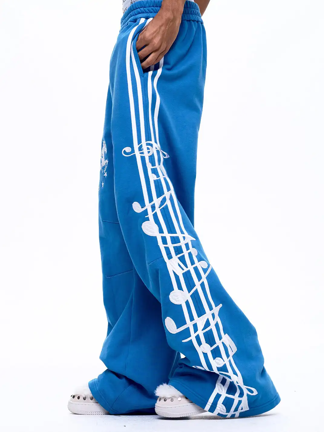 Fourth3ex | Staff Note War Horse Embroidered Sweatpants-Blue