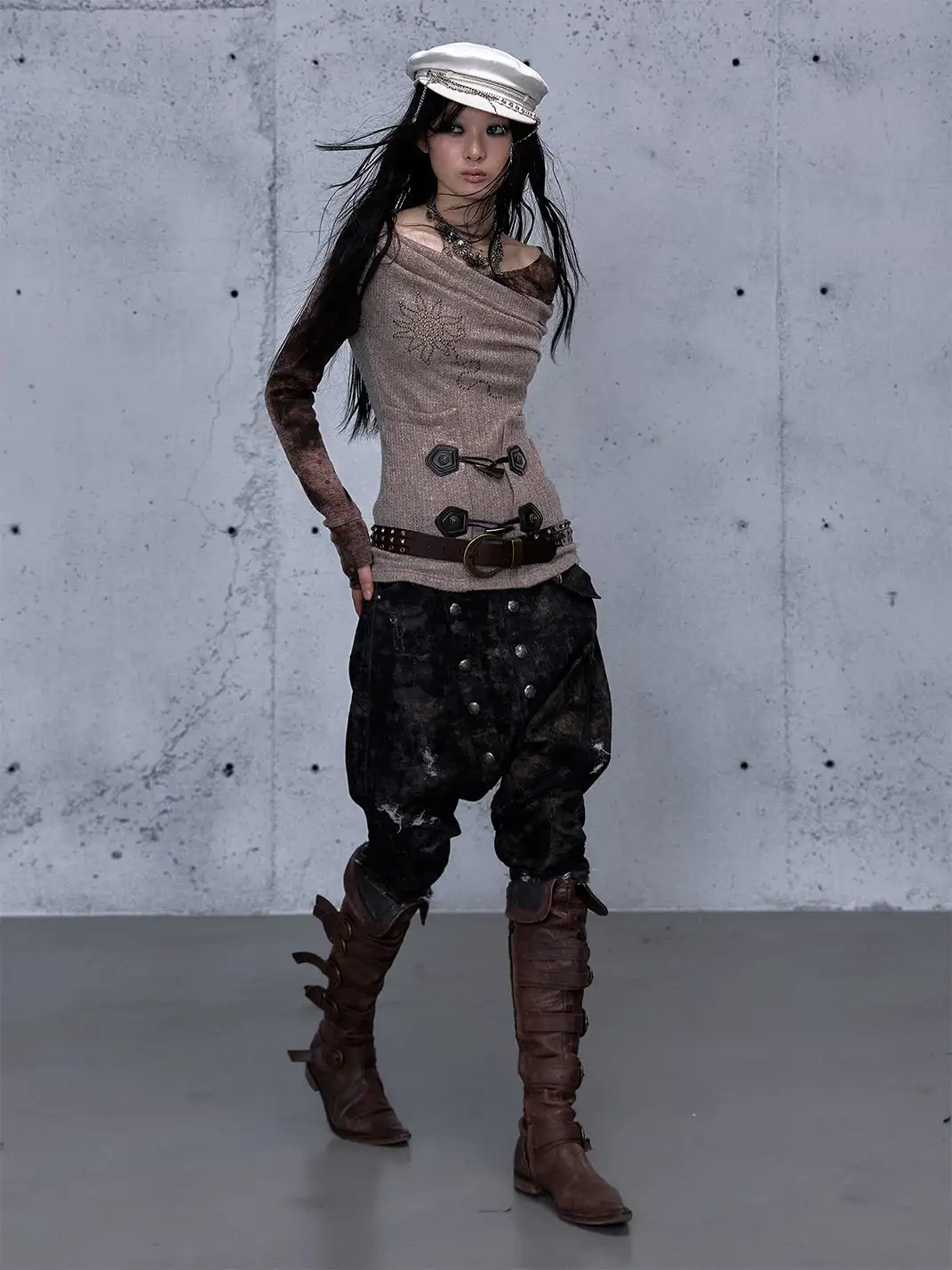 NO ROMANCE | Distressed Ripped Denim Cropped Pants