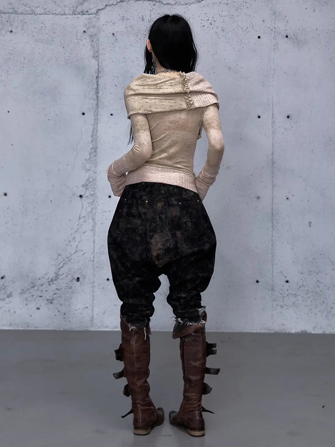 NO ROMANCE | Distressed Ripped Denim Cropped Pants