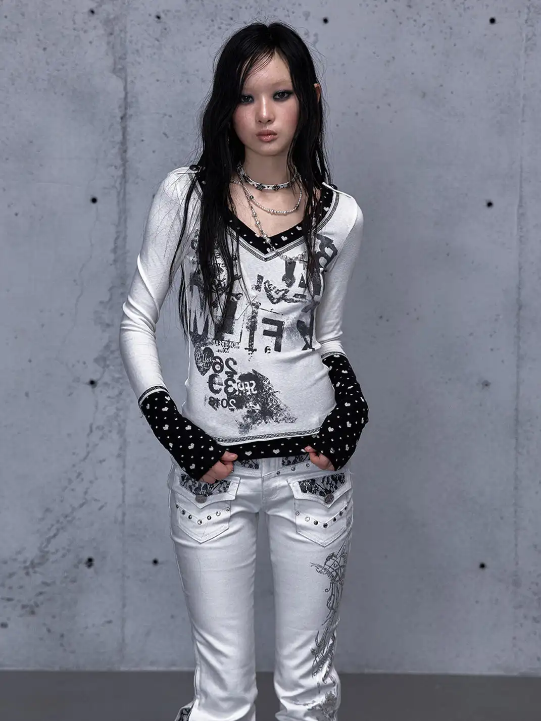 NO ROMANCE | V-Neck Spliced Stretch Base Layer Top