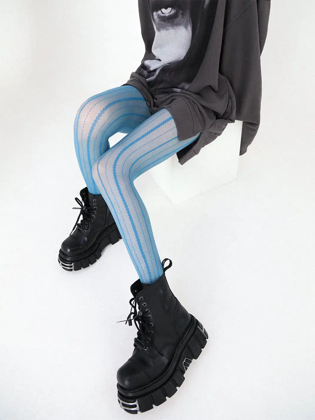 SS2L | Chain Pattern Lace Pantyhose