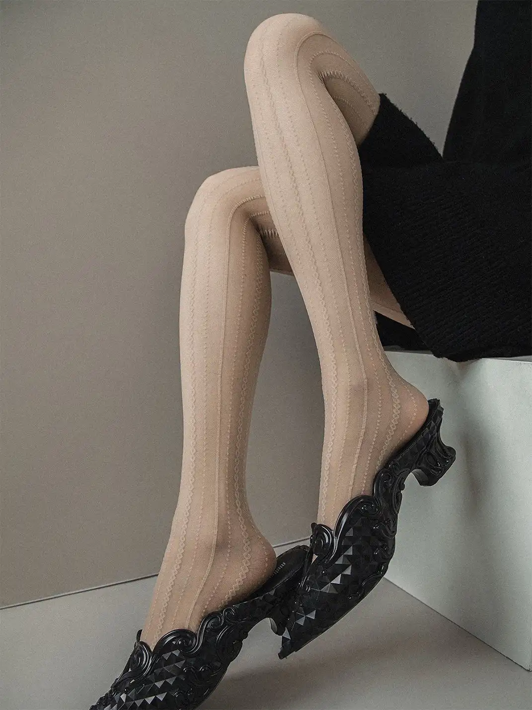SS2L | Chain Pattern Lace Pantyhose