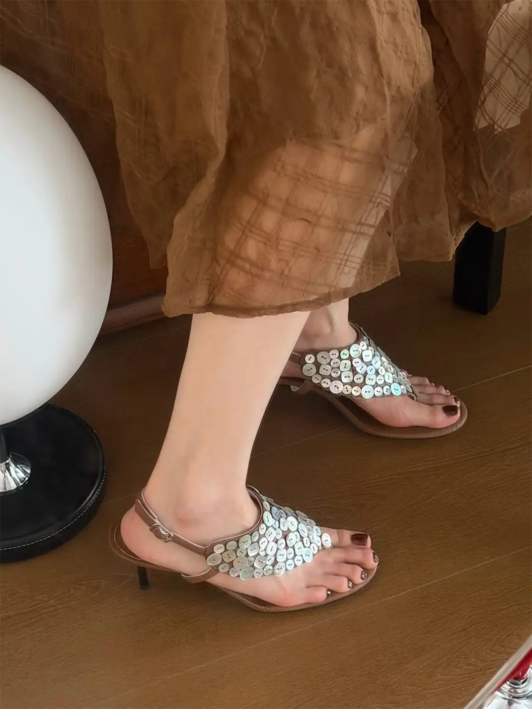 Inthemirror | Shell Button Thong High Heels