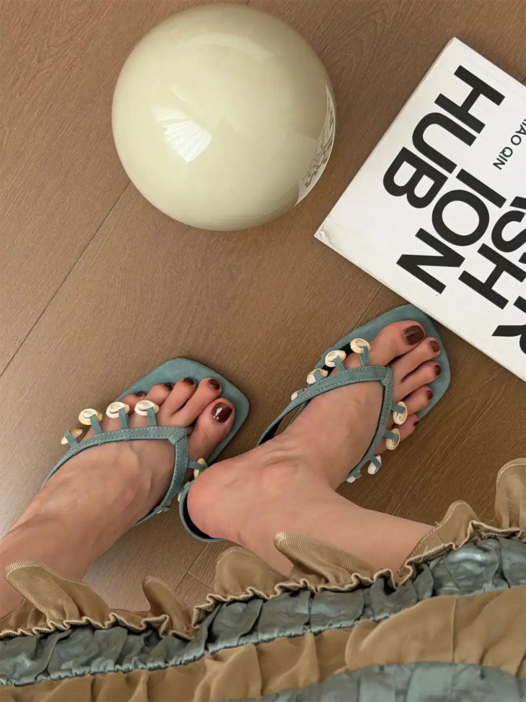 Inthemirror | Shell Square Toe Thong Sandals