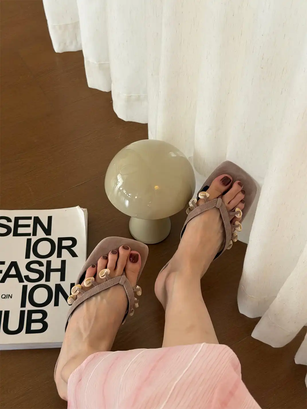 Inthemirror | Shell Square Toe Thong Sandals