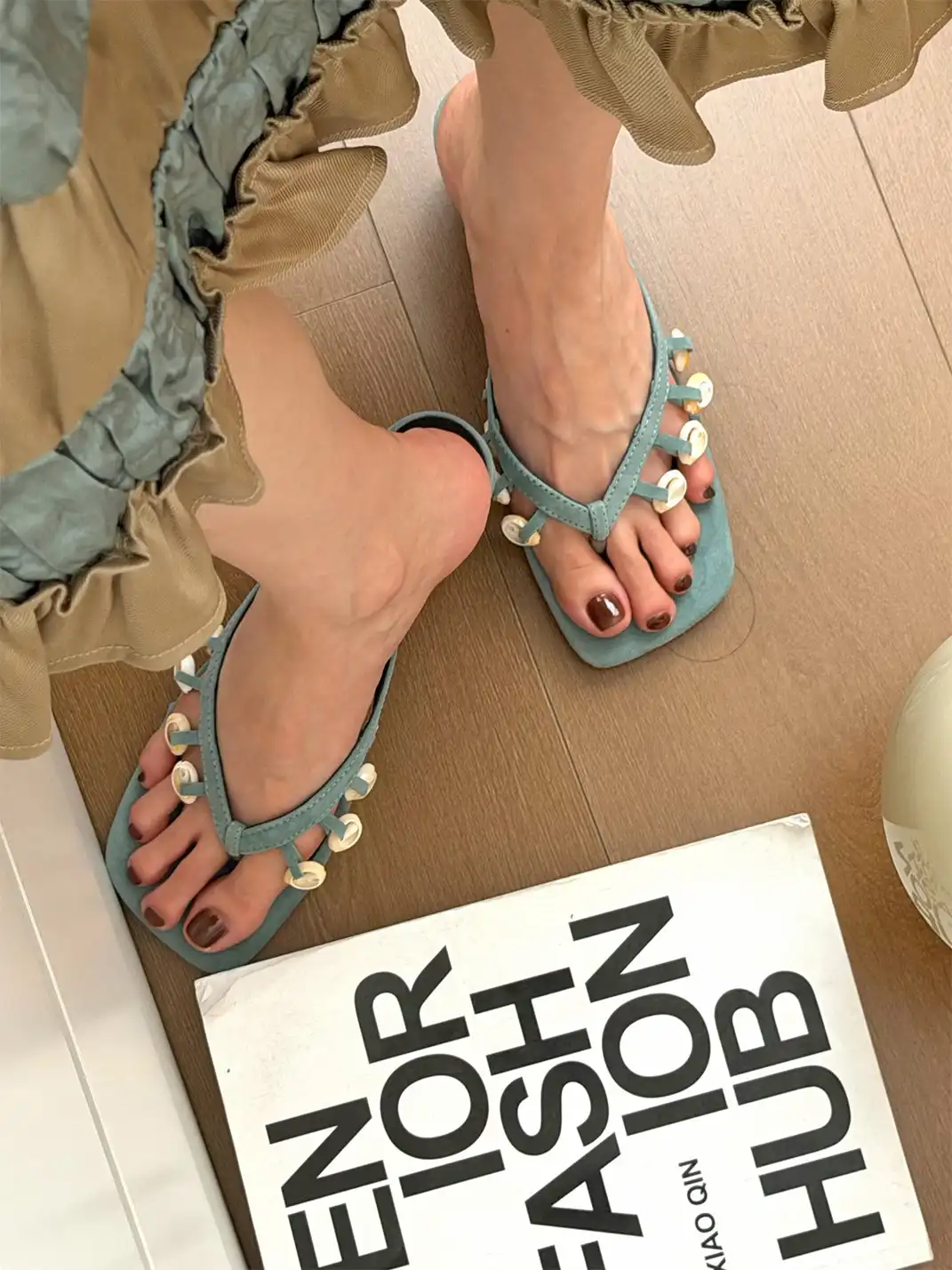 Inthemirror | Shell Square Toe Thong Sandals