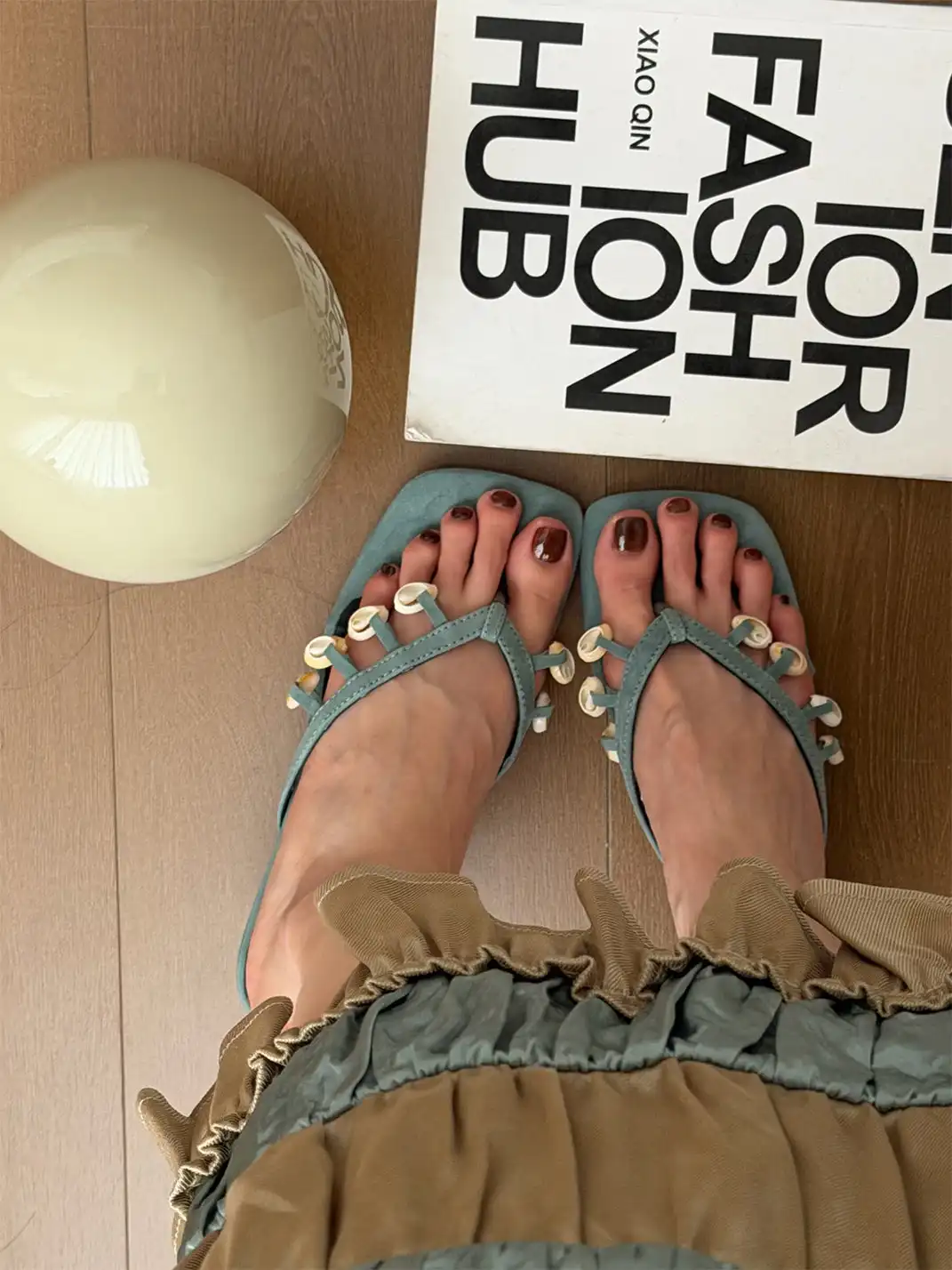Inthemirror | Shell Square Toe Thong Sandals