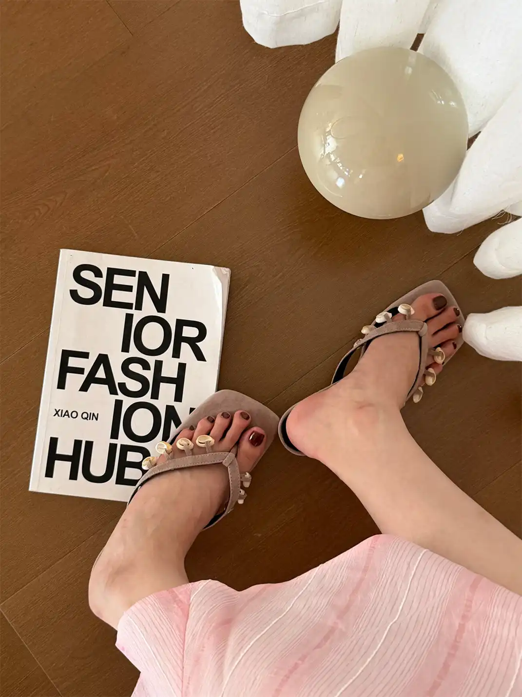 Inthemirror | Shell Square Toe Thong Sandals