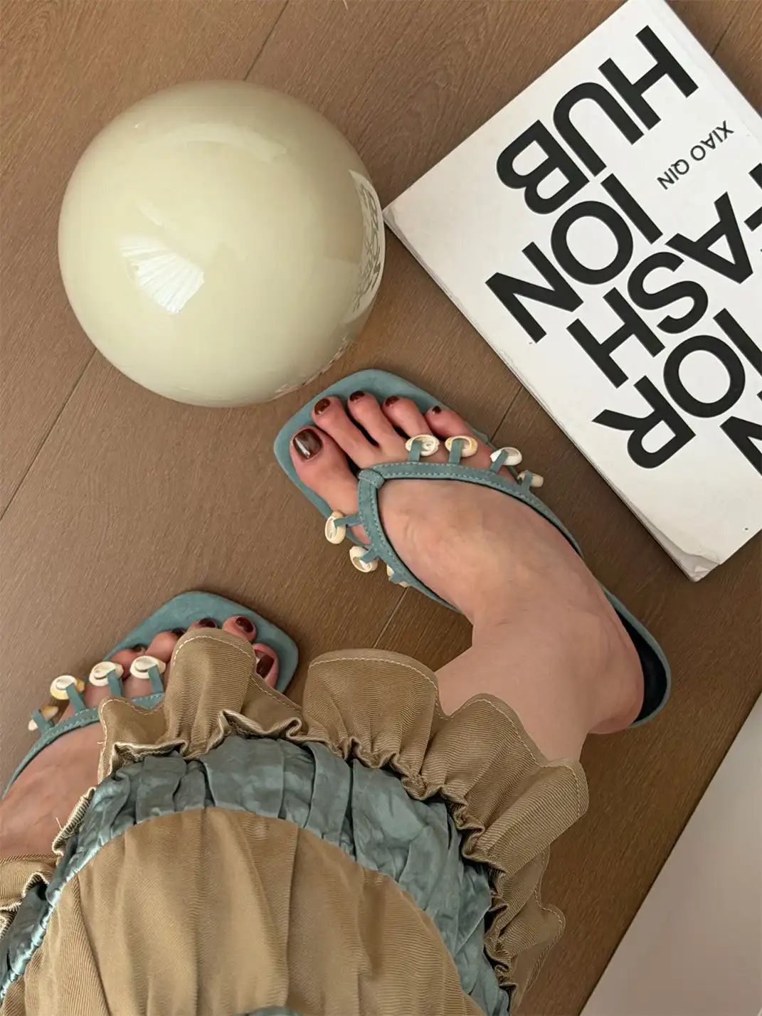 Inthemirror | Shell Square Toe Thong Sandals