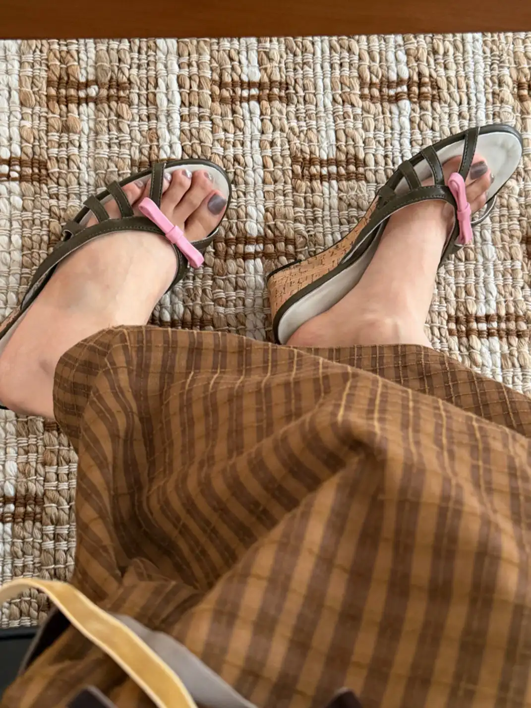 Inthemirror | Color Contrast Bow Wedge Slippers