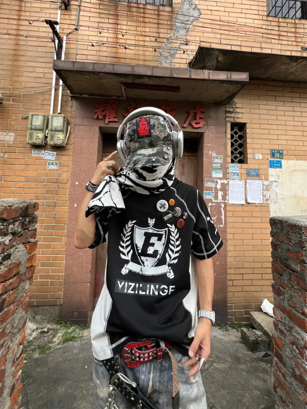 YIZILINGF | Punk Patchwork Badge T-Shirt