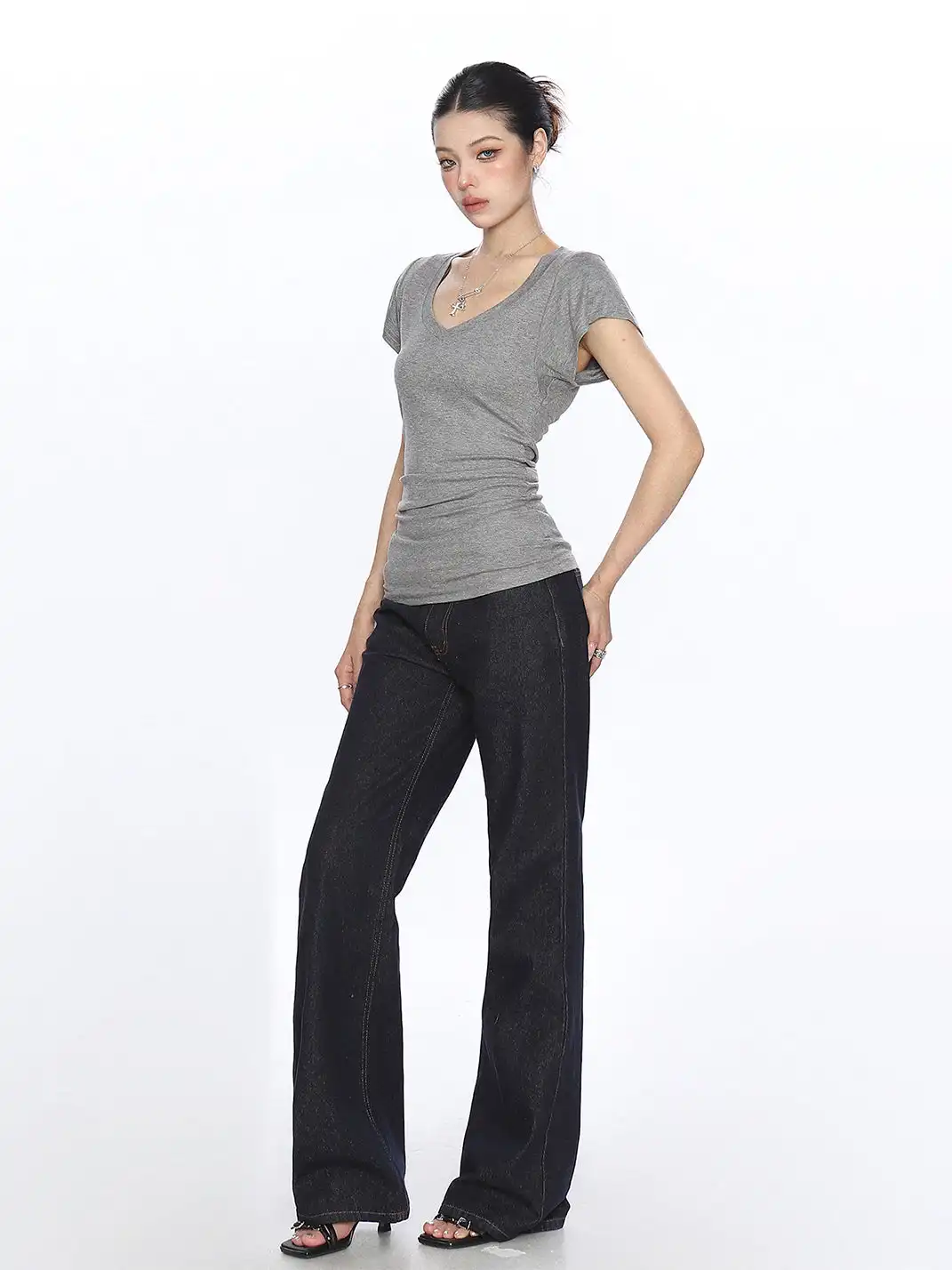 BIGGOLD | V-Neck Stacked Shoulder Regular Fit T-Shirt