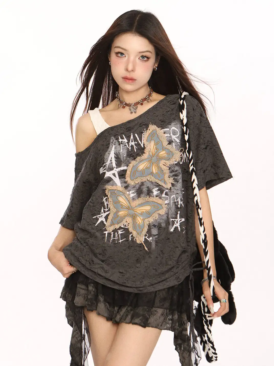 BIGGOLD | Butterfly Patch Off-Shoulder T-Shirt