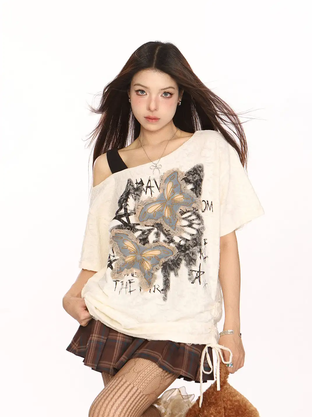 BIGGOLD | Butterfly Patch Off-Shoulder T-Shirt