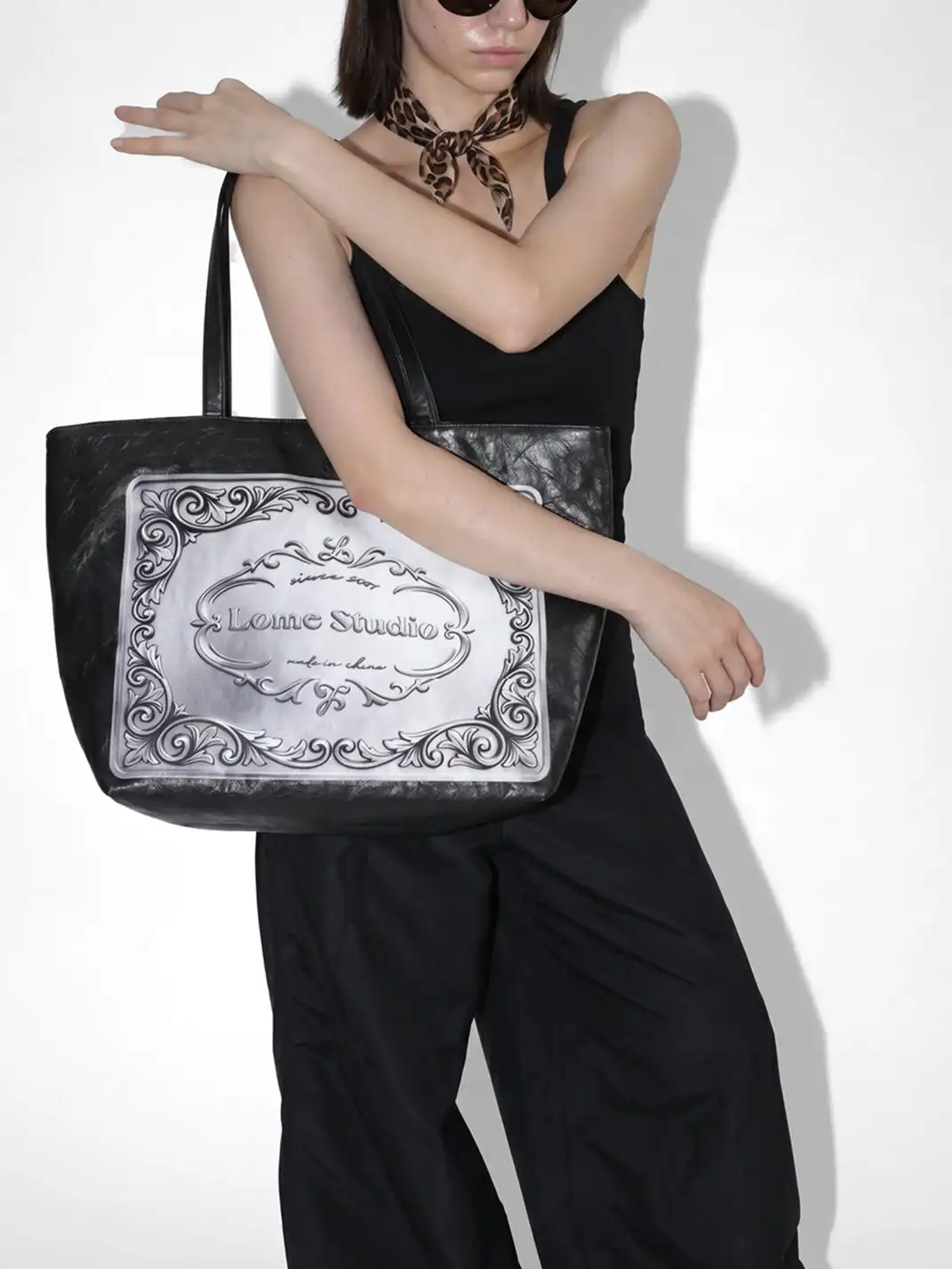 8LOME | Silver Medal Printed Dupont Paper Old Money Tote Handbag