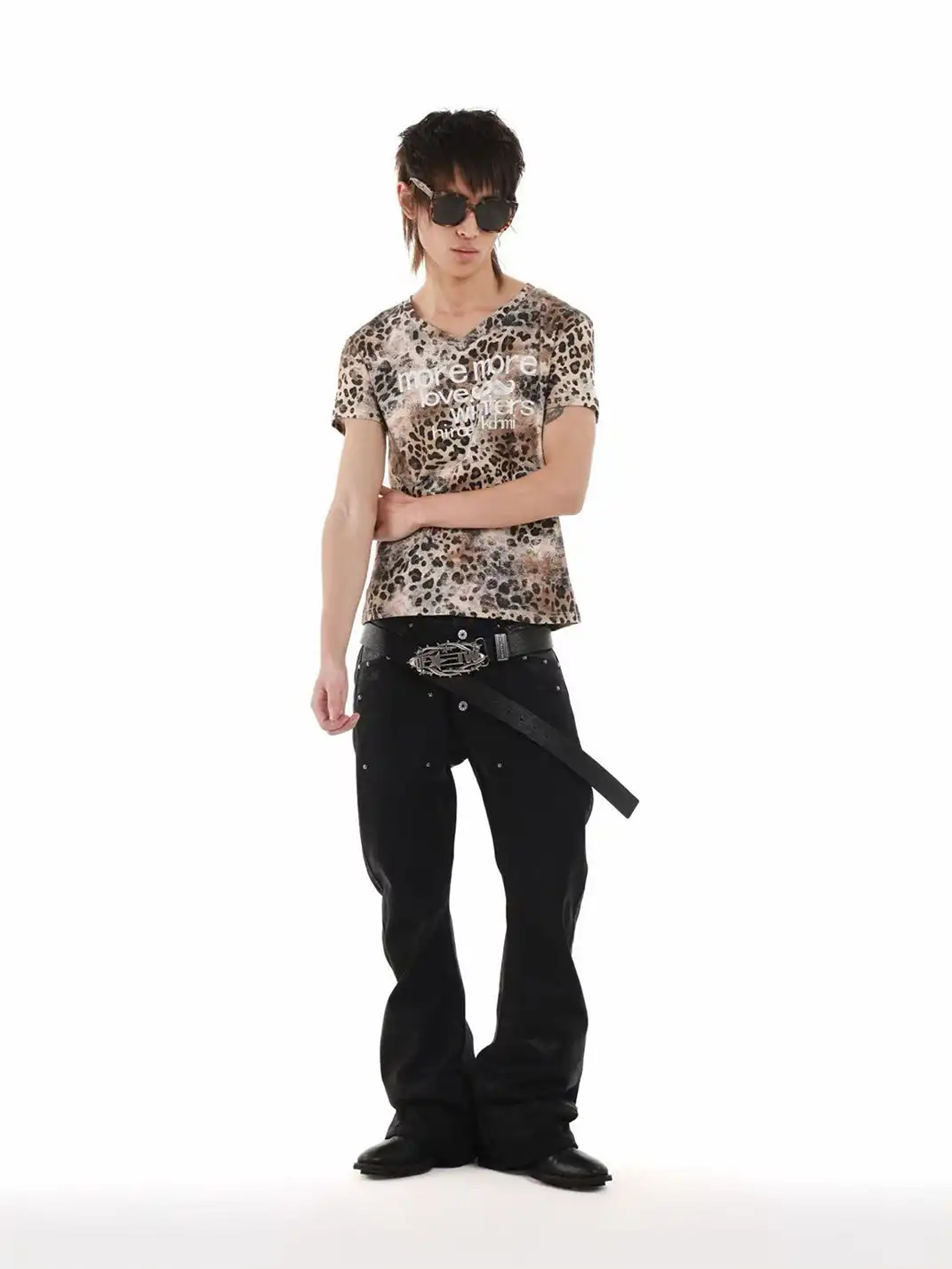 DETW | Leopard Print Slogan V-Neck Regular Shoulder T-Shirt