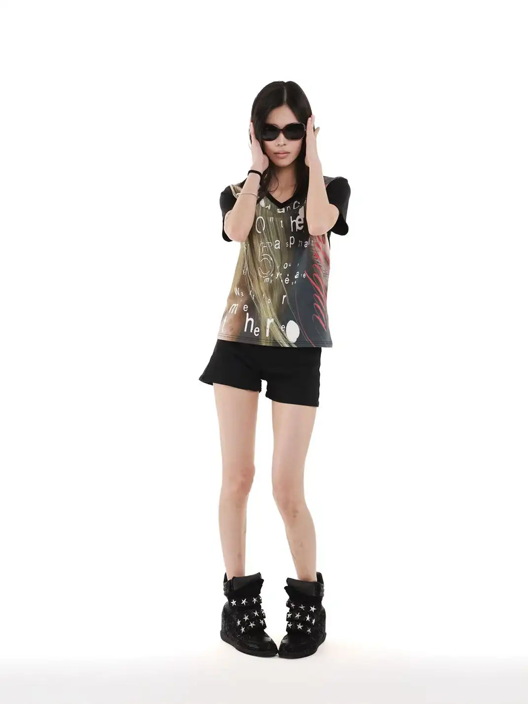 DETW | Portrait Digital Print V-Neck T-Shirt