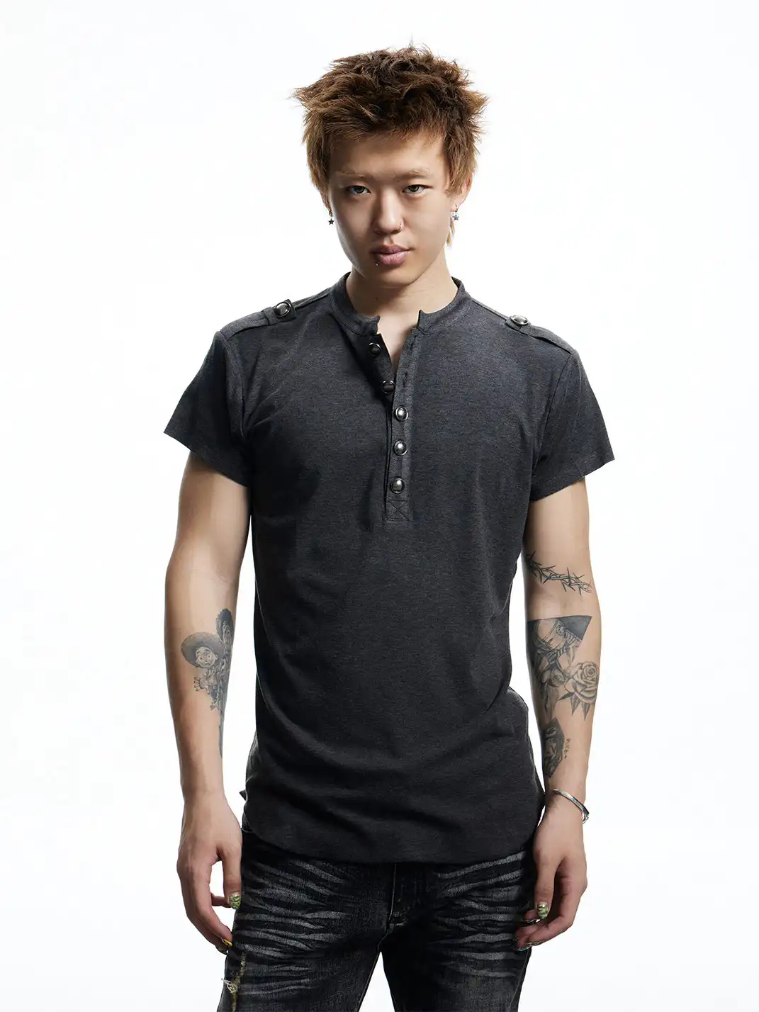 DND4DES | Vintage Metal Button Henley Neck T-Shirt