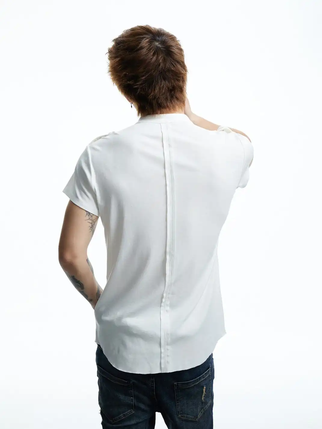 DND4DES | Vintage Metal Button Henley Neck T-Shirt