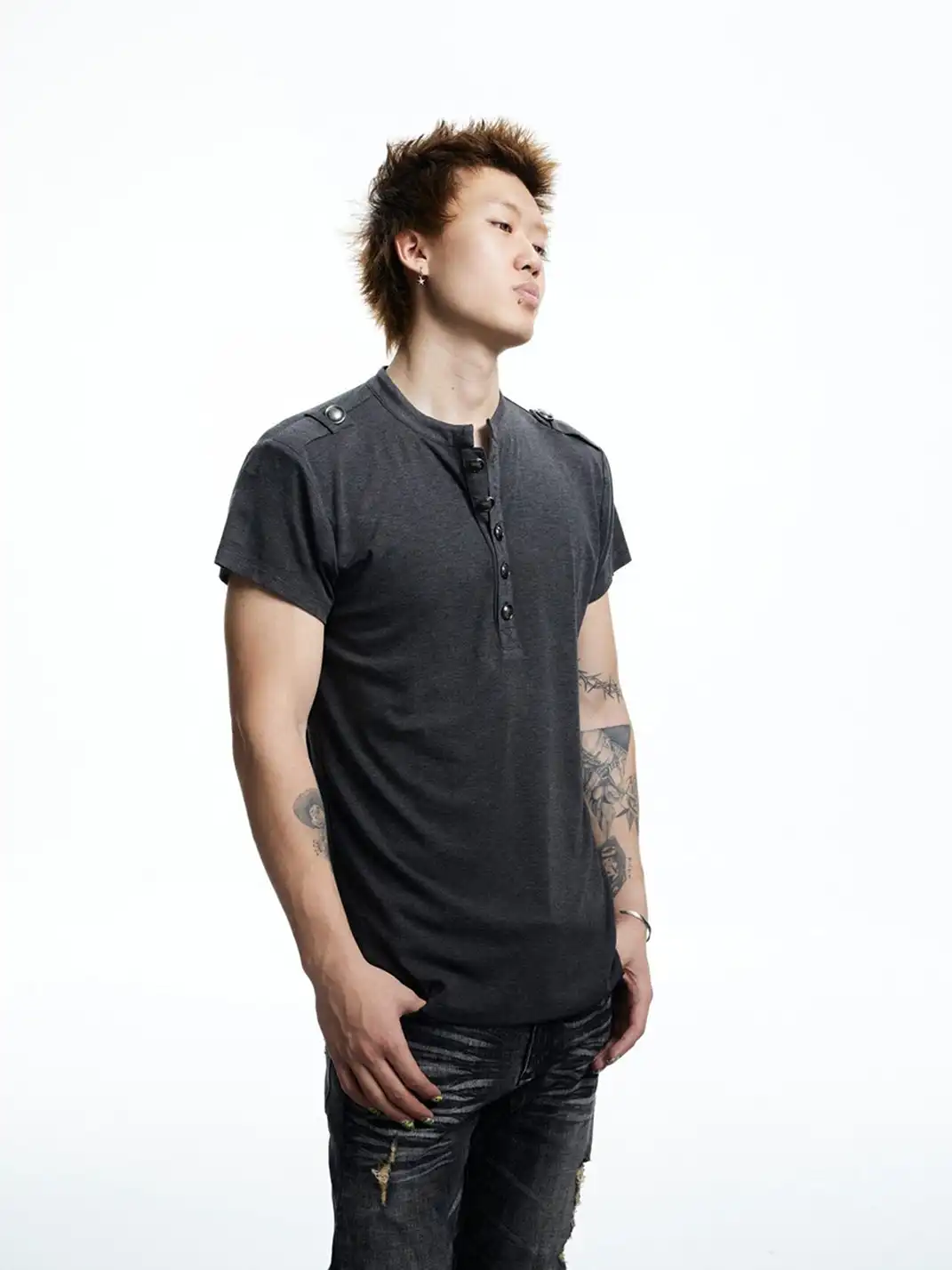 DND4DES | Vintage Metal Button Henley Neck T-Shirt