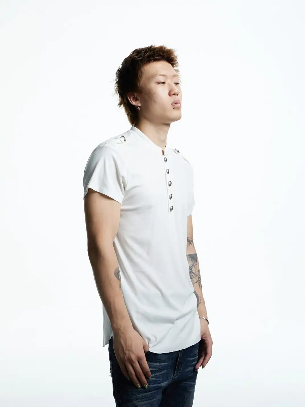 DND4DES | Vintage Metal Button Henley Neck T-Shirt
