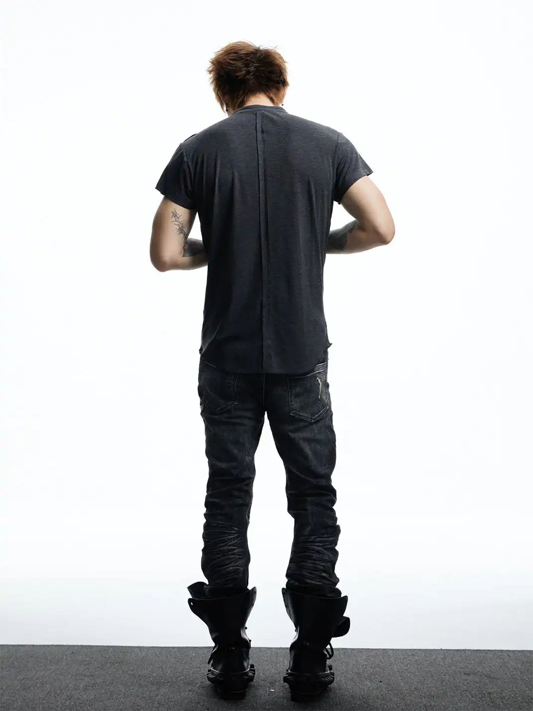 DND4DES | Vintage Metal Button Henley Neck T-Shirt