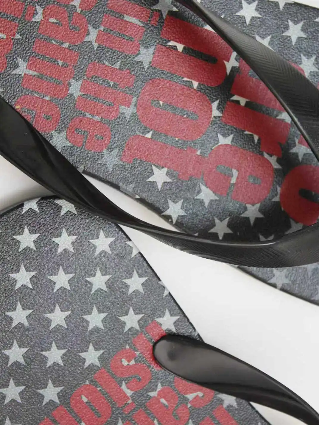 uiiin online | Full-Print Slogan Flat Flip Flops