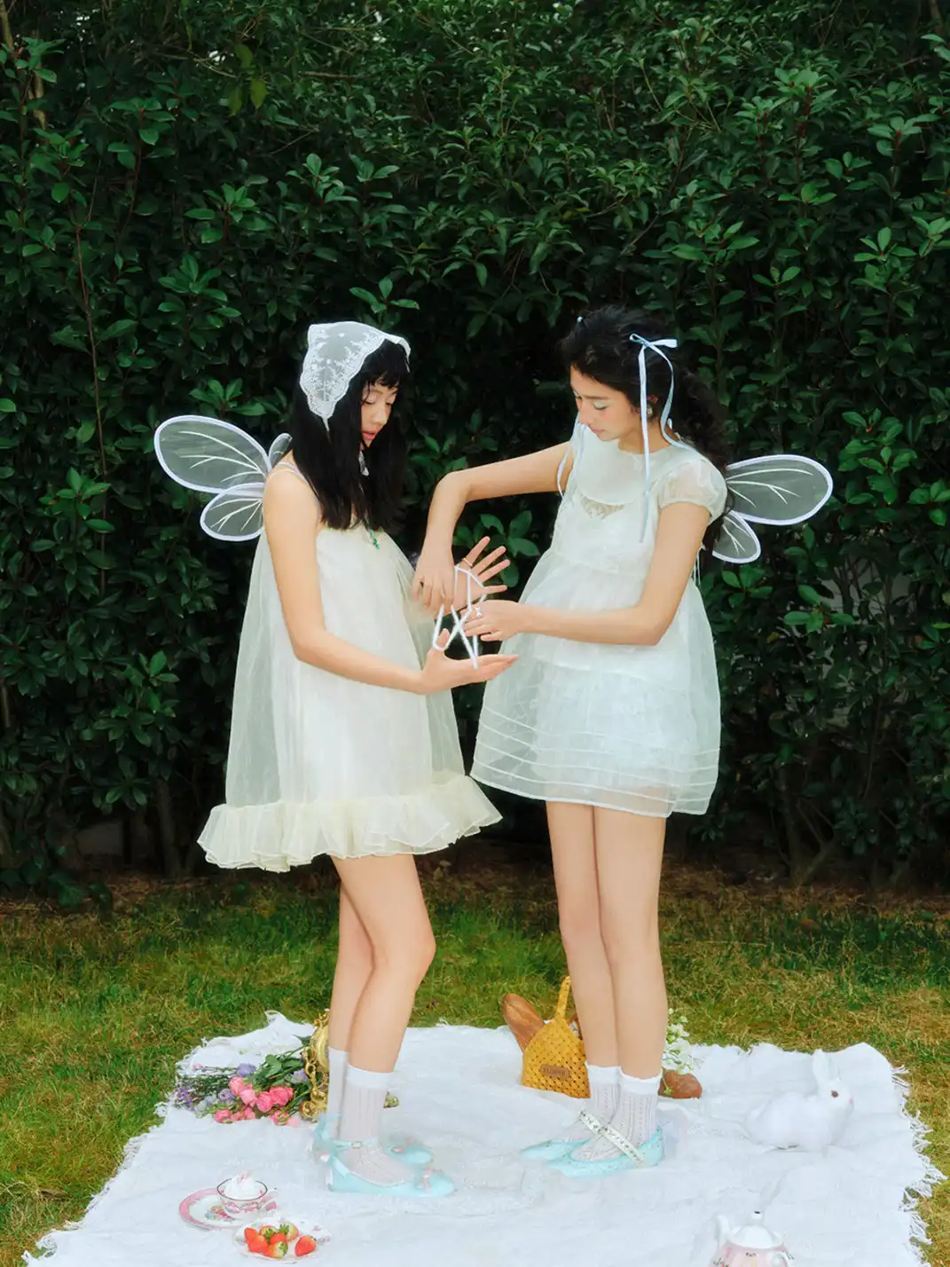Concept Neun | Round Toe Bow Feather Ballet Flats