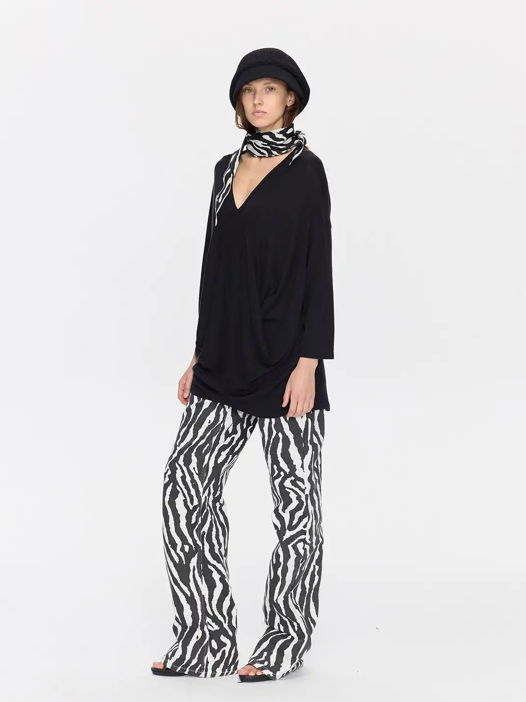 LYUOCHENG | Animal Pattern Combed Cotton Small Square Scarf