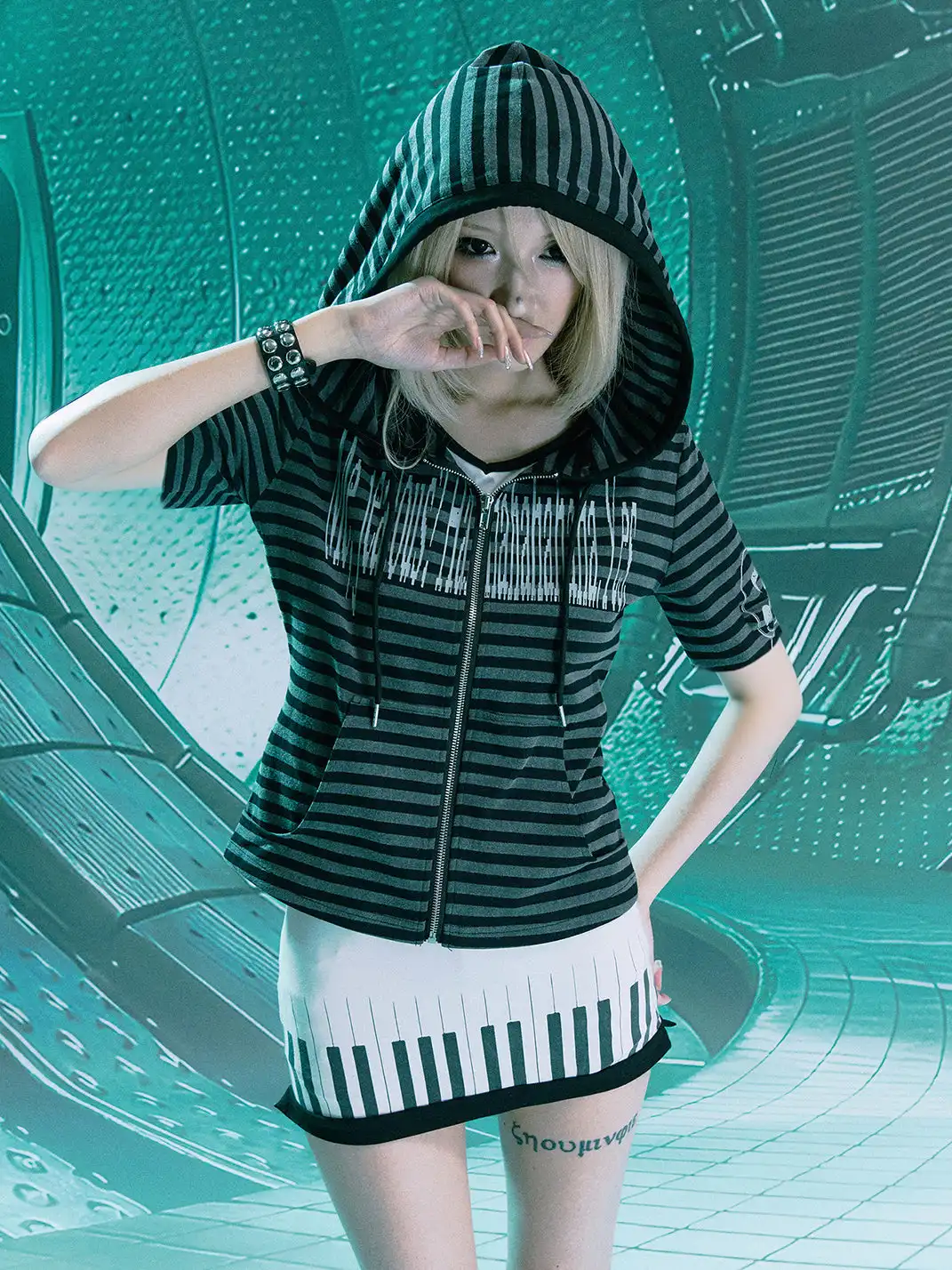 PAIKI | Regular Shoulder Striped Hooded T-Shirt