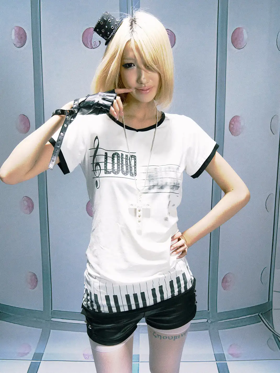 PAIKI | Musical Keyboard V-Neck T-Shirt