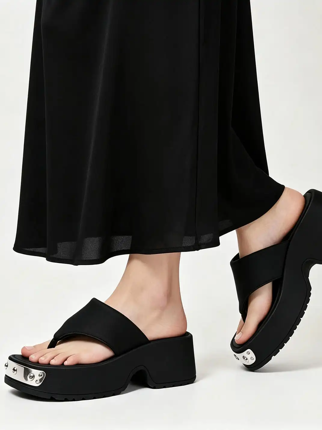PINJIAHUI | Metal Studded Platform Flip-Flop Sandals