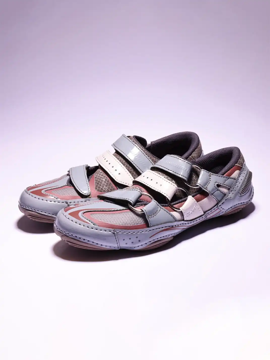 PIU astratto | Hollow Out Functional Flat Shoes-Gray