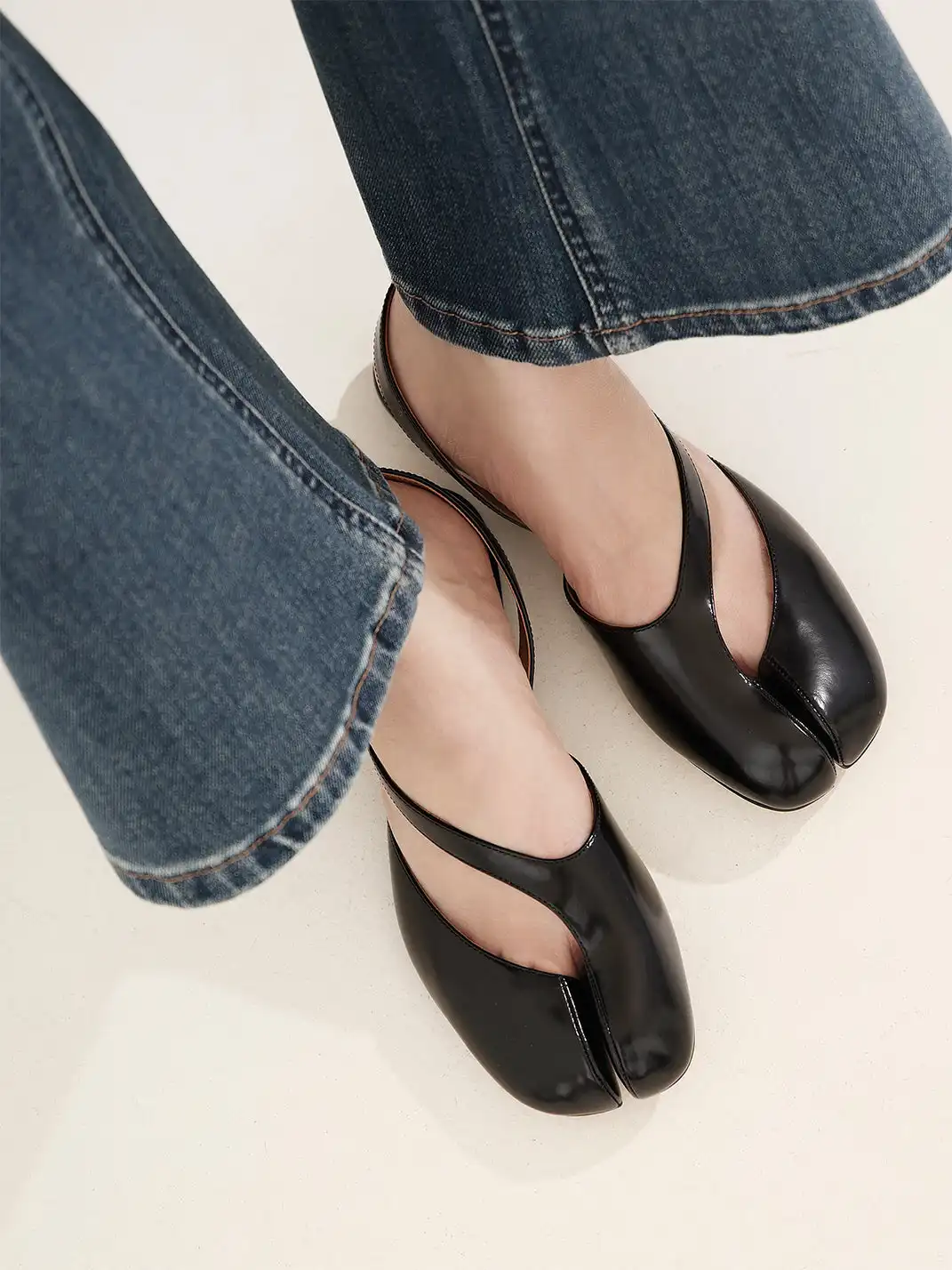InkingPot | Split-Toe Flat Closed-Toe Piggy Sandals