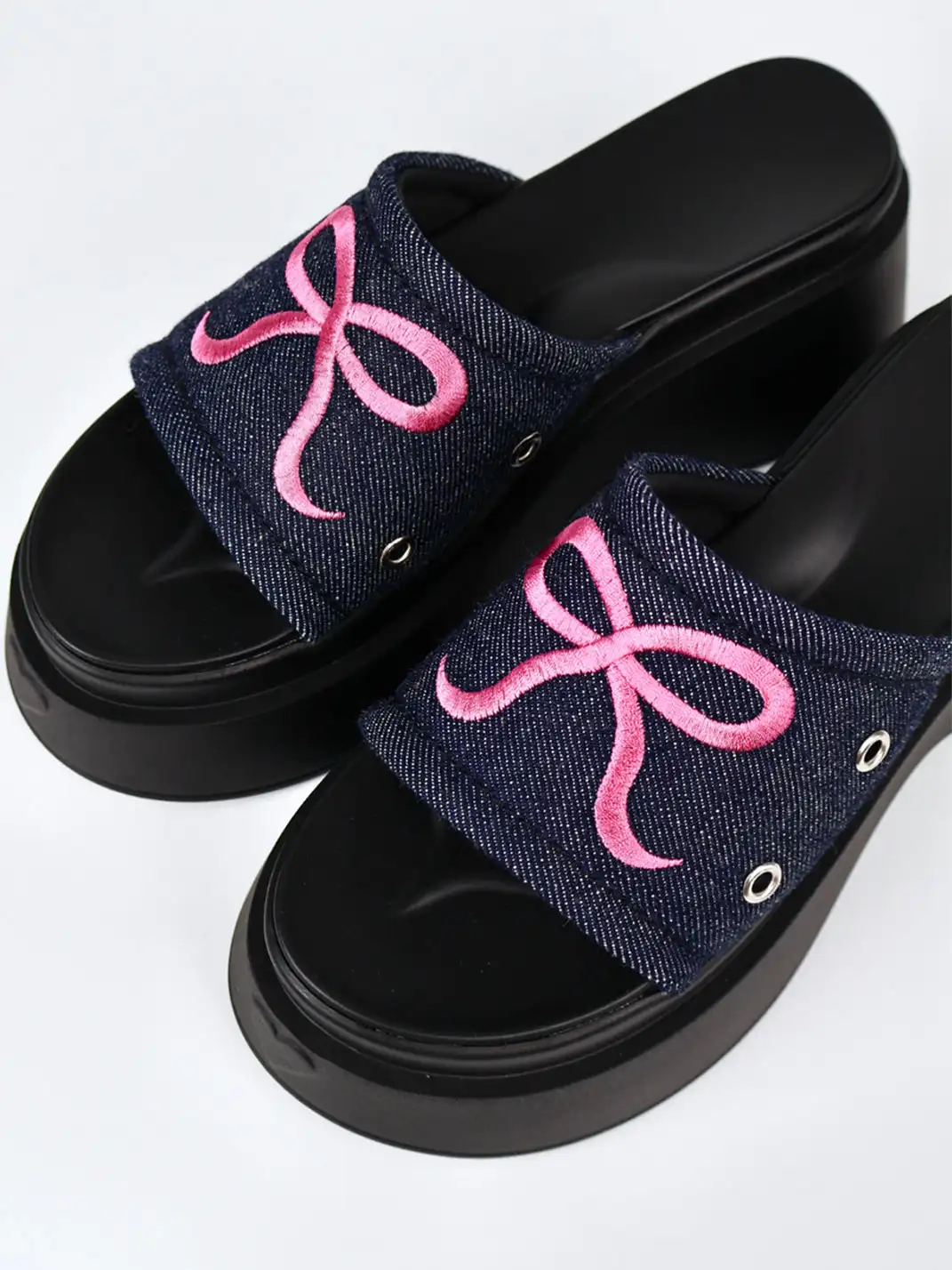 Concept Neun | Platform Bow Embroidered Slippers