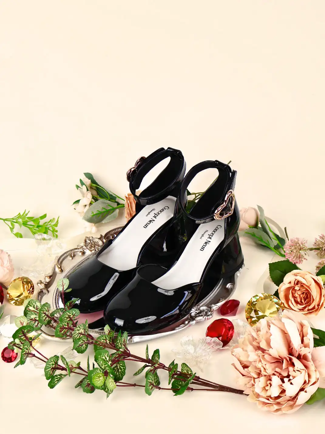 Concept Neun | Thick Block Heel Heart Pattern Mary Jane Shoes