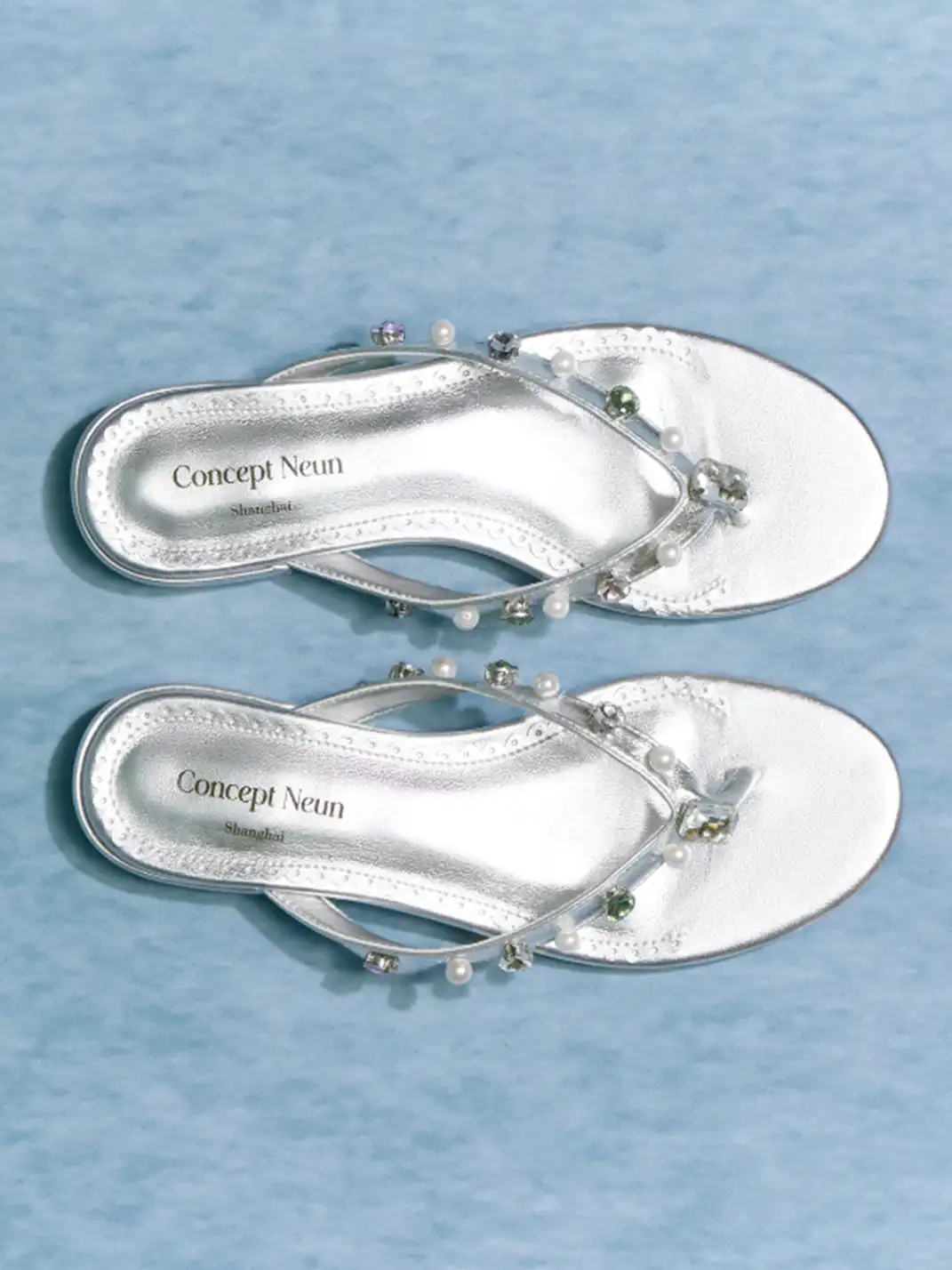 Concept Neun | Colored Rhinestone Flip Flops