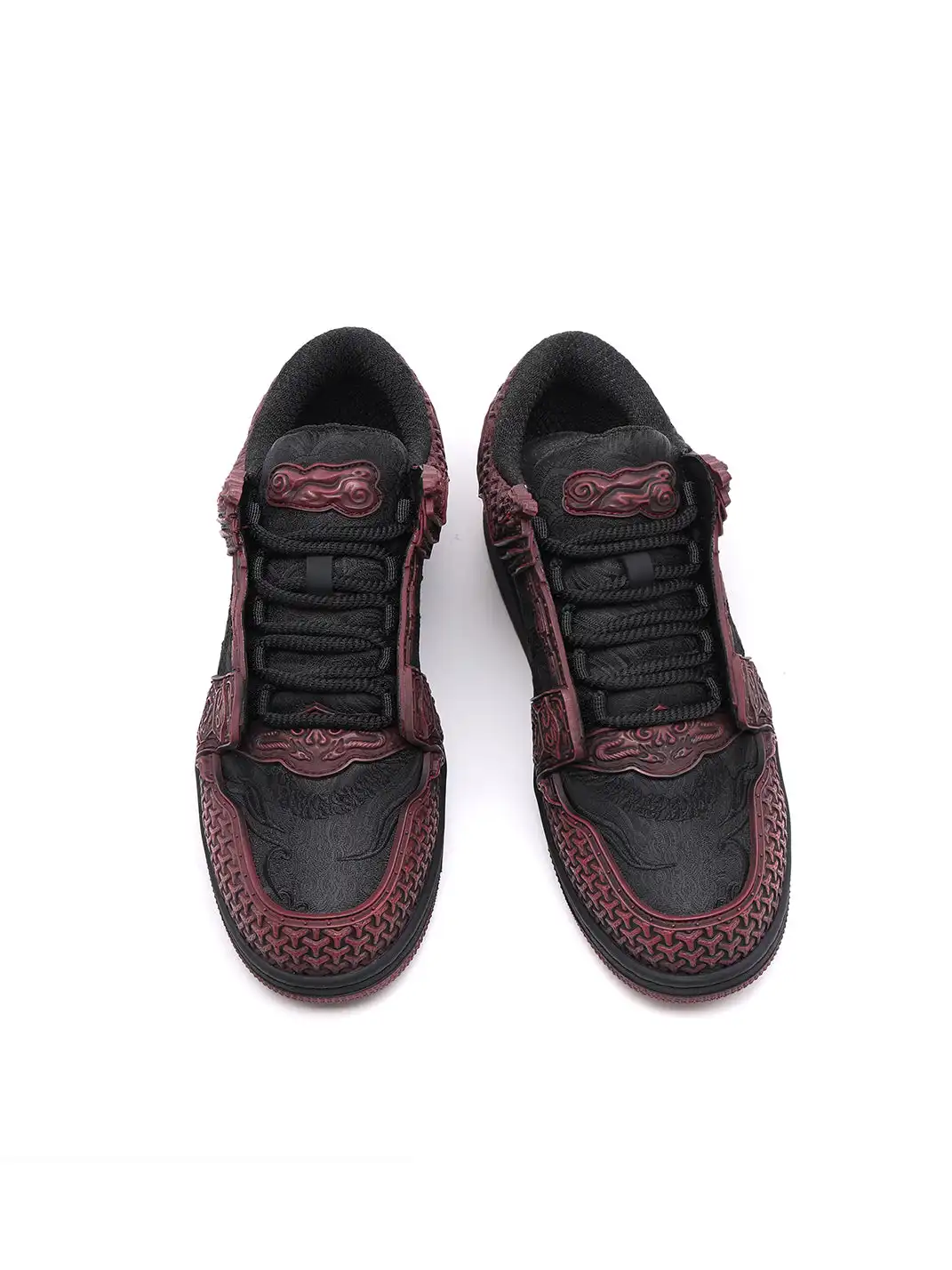 SGSX | Jin Yi Wei 3D Embossed Low-Top Sneakers