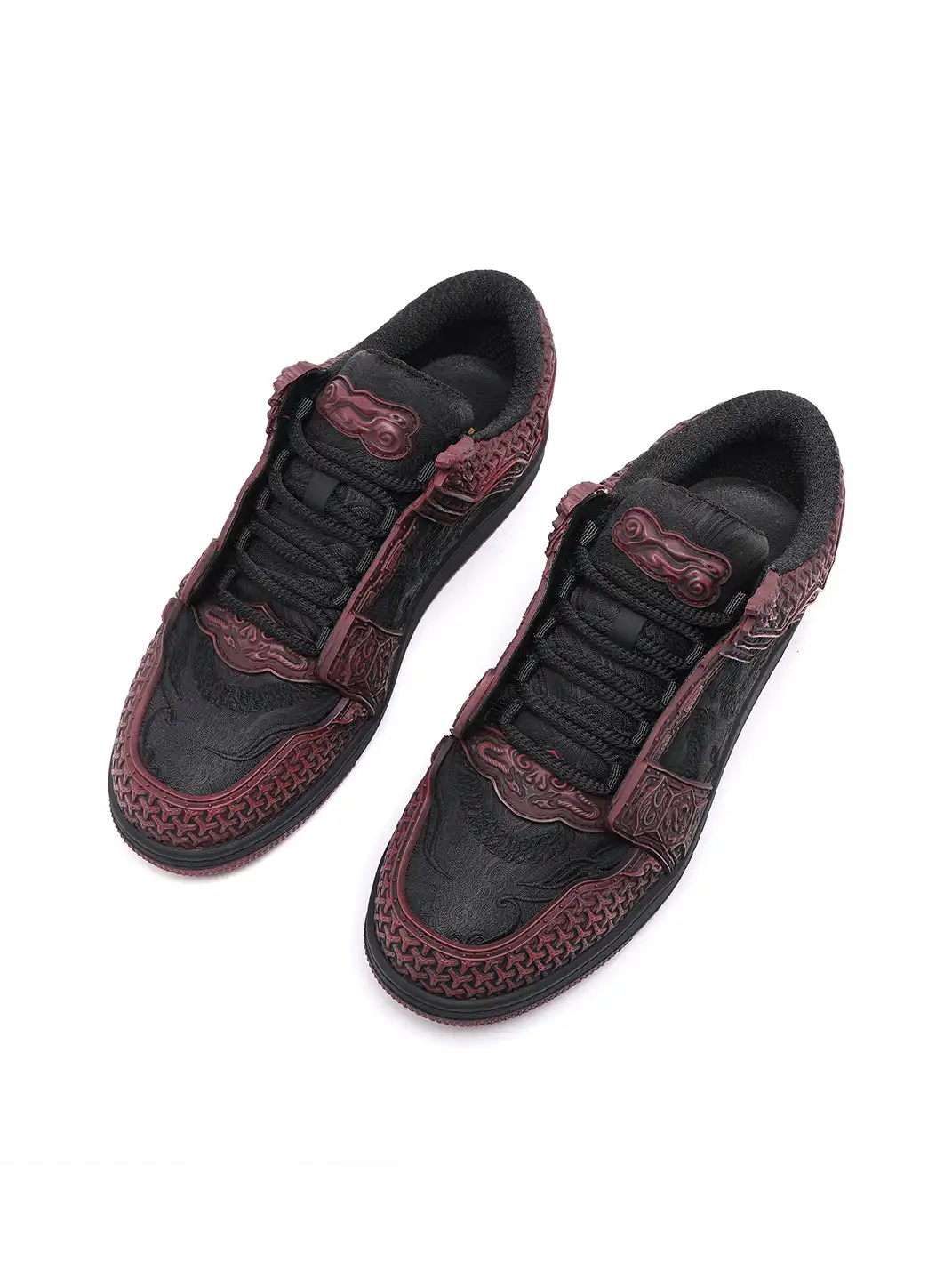 SGSX | Jin Yi Wei 3D Embossed Low-Top Sneakers